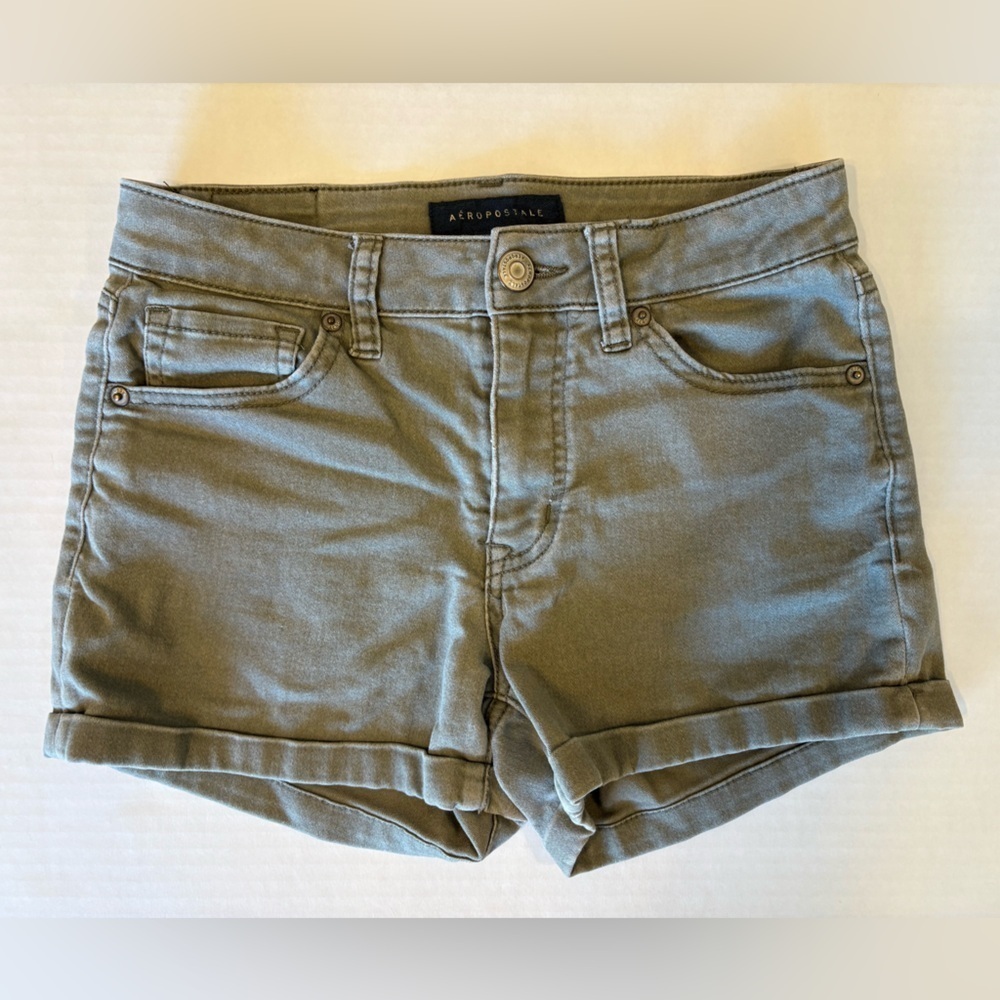 Aeropostale High Waisted Midi light green cuffed shorts size 2